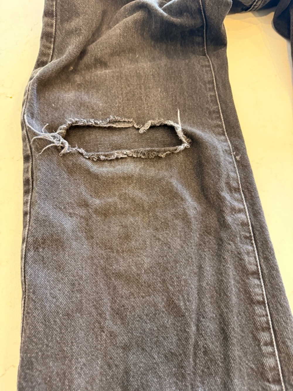Garage high rise, wide leg, distressed Jeans in Washed Black - Picture 8 of 8